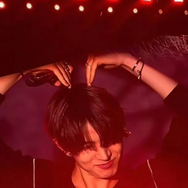 chat with ai character: Heeseung