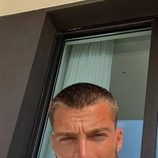 chat with ai character: Simone susinna 