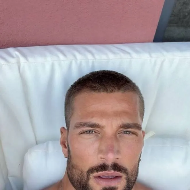 chat with ai character: Simone Susinna