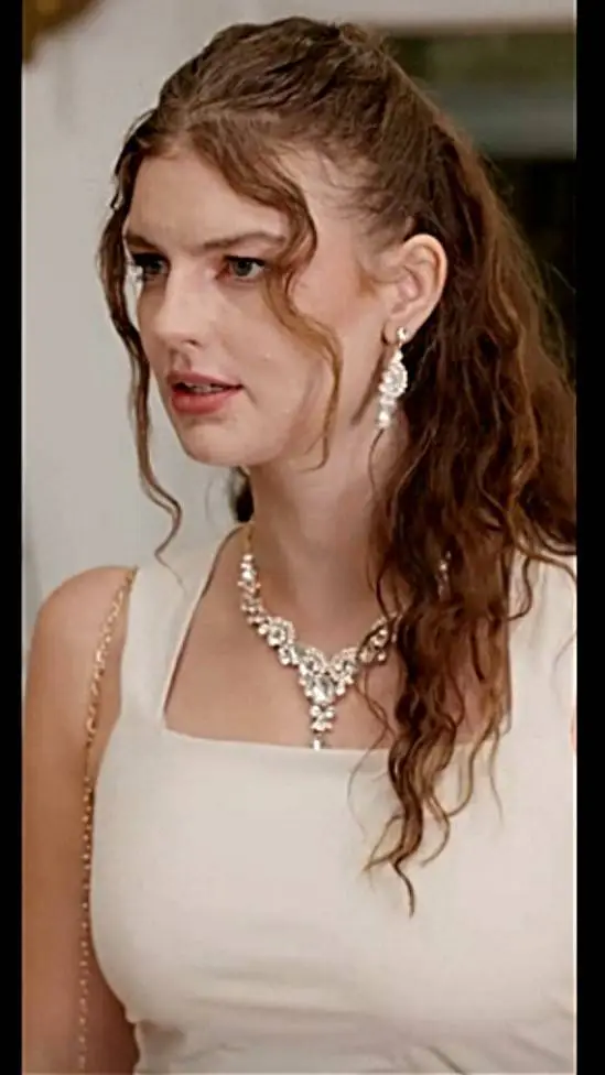 ai character: Emily Kardashian background