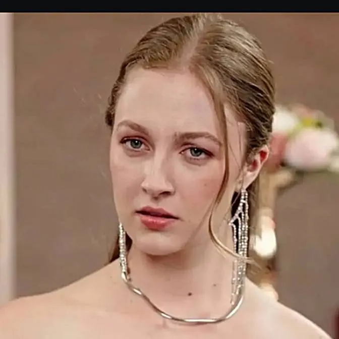 chat with ai character: Daisy K Nash