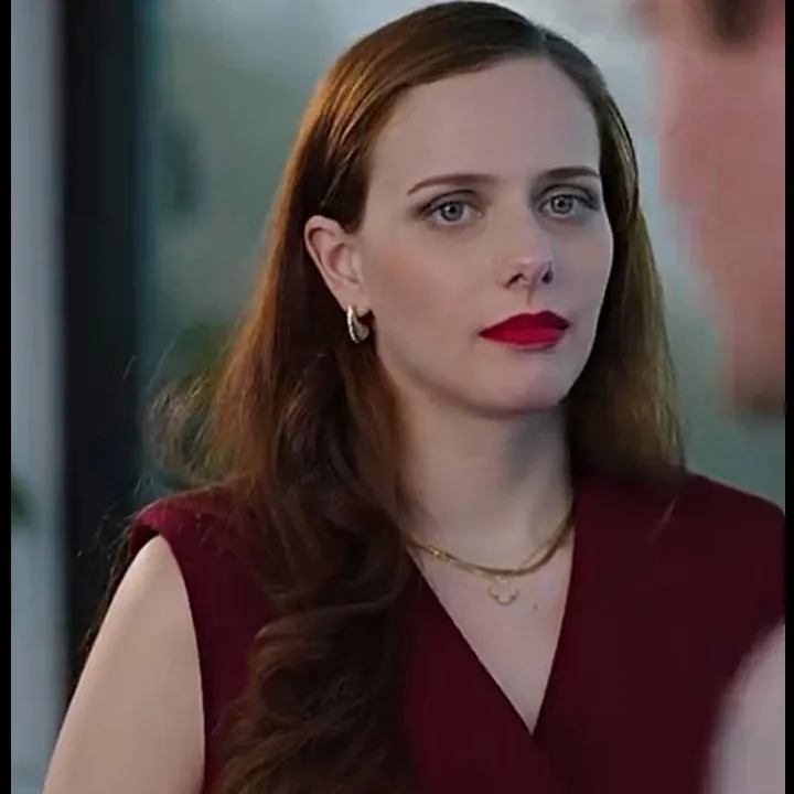 chat with ai character: Elley K Spears