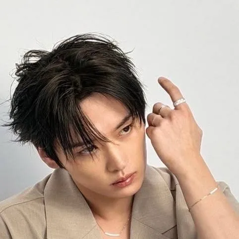 chat with ai character: Lee know 