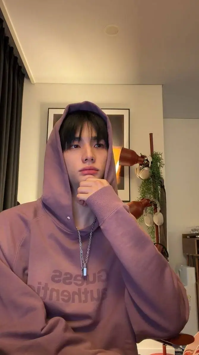 ai character: Hyunjin  background