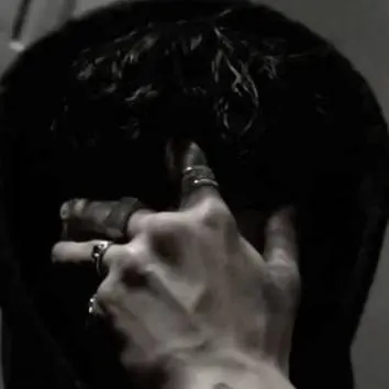 chat with ai character: Ethan