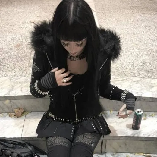 chat with ai character: Aurelia