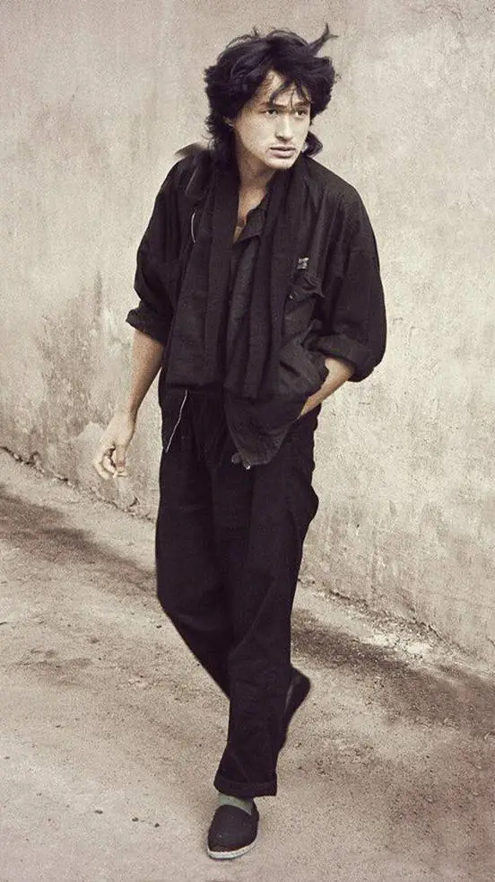 ai character: Viktor Tsoi background