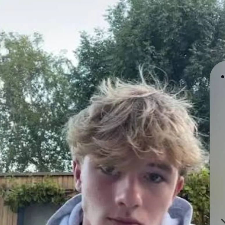 chat with ai character: 𝑎𝑠ℎ