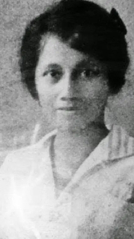 ai character: Marie Thomas  background