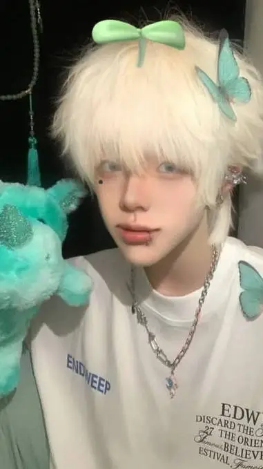 ai character: Lexio Loud 💵🧸 background