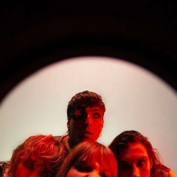 chat with ai character: MÅNESKIN 