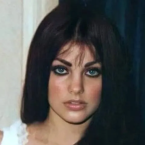 chat with ai character: priscilla presley 