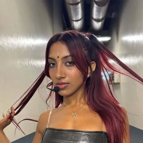 chat with ai character: Lara raj