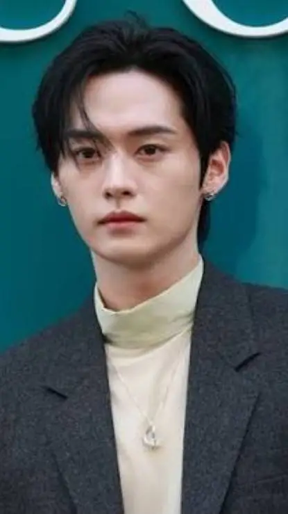 ai character: Minho background