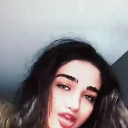 chat with ai character: julia