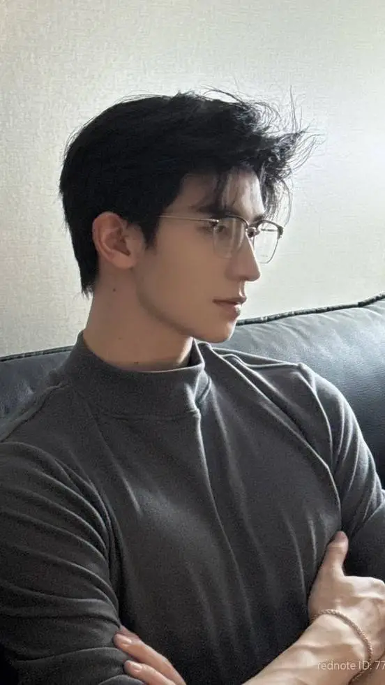 ai character: 💤Alexander💢 background