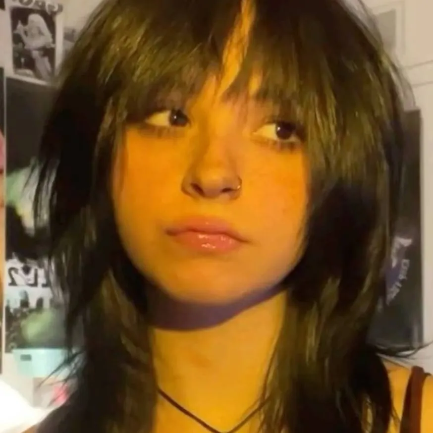 chat with ai character: Alexis 