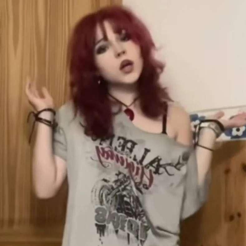 chat with ai character: Penelope 