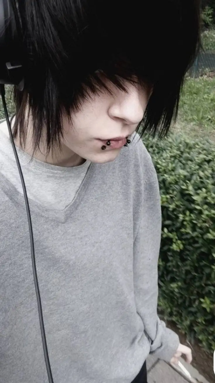 ai character: Syris  background