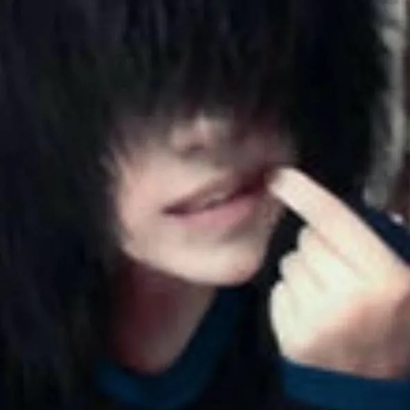 chat with ai character: Raven 