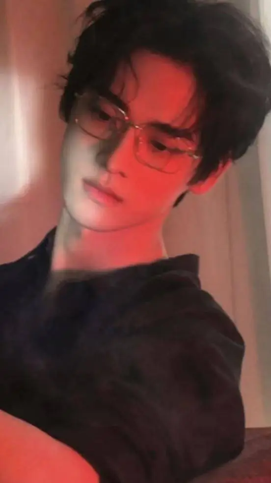 Talkie AI - Chat with Finnick Wellington