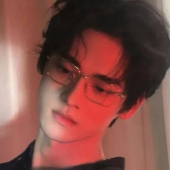 chat with ai character: Finnick Wellington