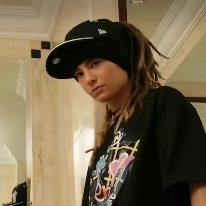 chat with ai character: Tom kaulitz 