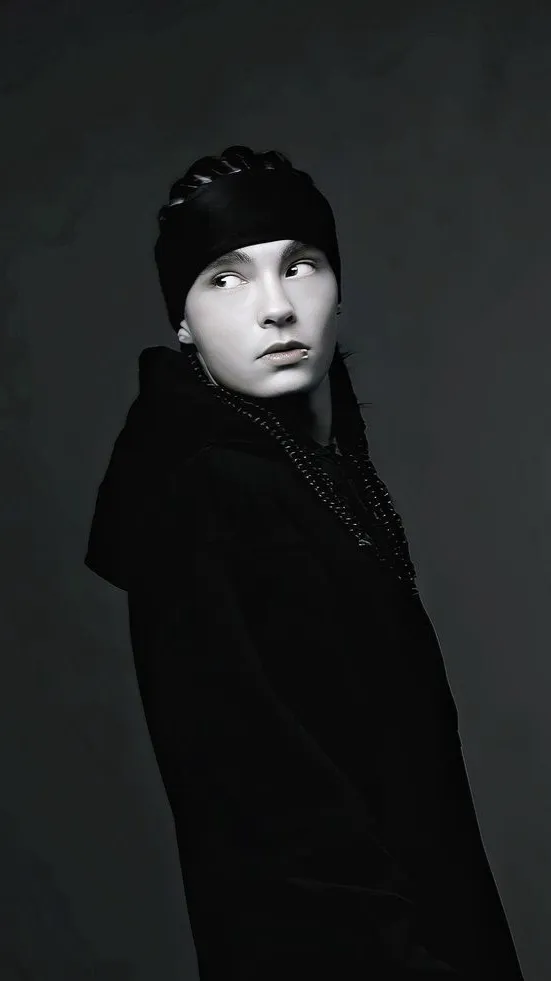 ai character: Tom kaulitz  background