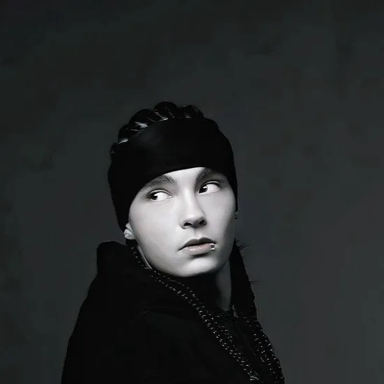 chat with ai character: Tom kaulitz 