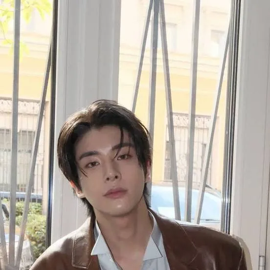 chat with ai character: Jake🐶