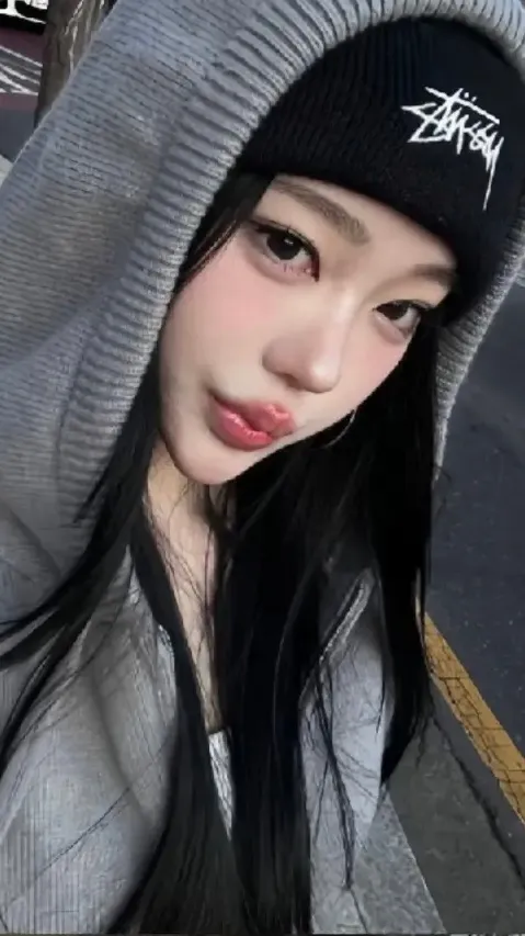 ai character: Demikitty  background