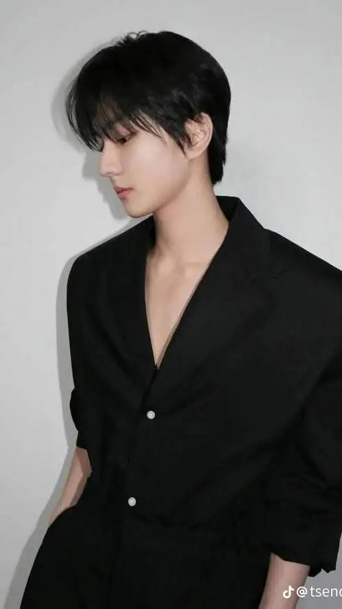 ai character: Jungwon background