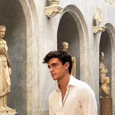 chat with ai character: Finnick Morretti