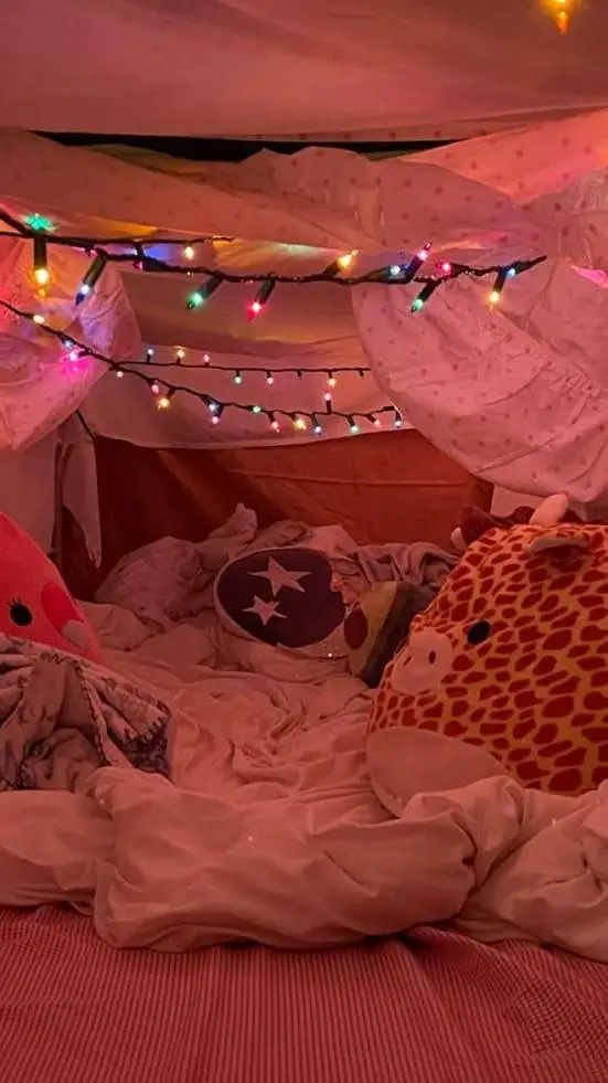 ai character: !🌸~[SL33P0VER]~🦴! background