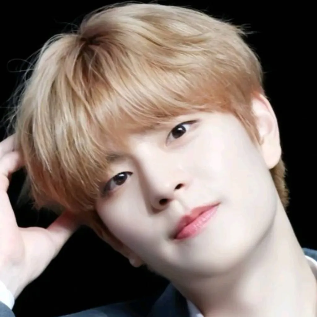 chat with ai character: Seungmin