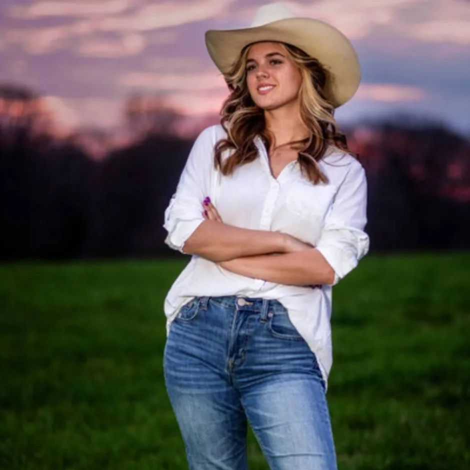 chat with ai character: Sophie