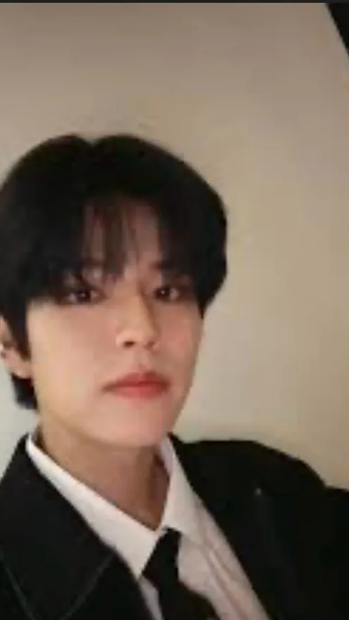 ai character: Kim seungmin  background