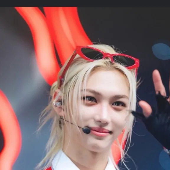 chat with ai character: Felix 