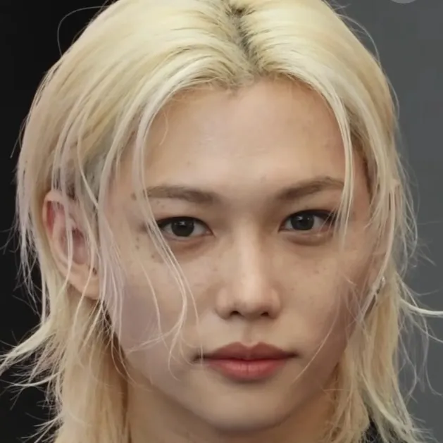 chat with ai character: Felix