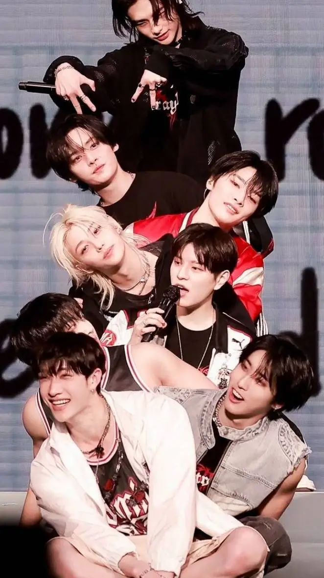 ai character: stray kids  background