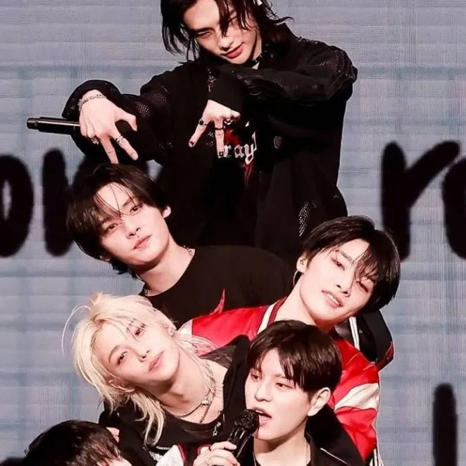 chat with ai character: stray kids 