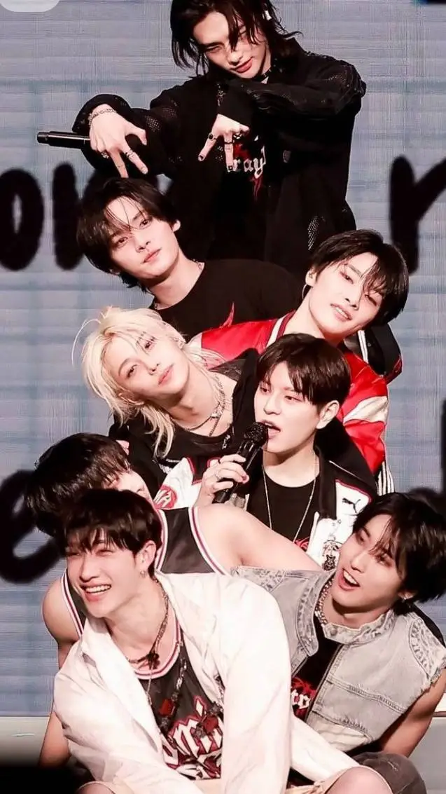 ai character: stray kids  background