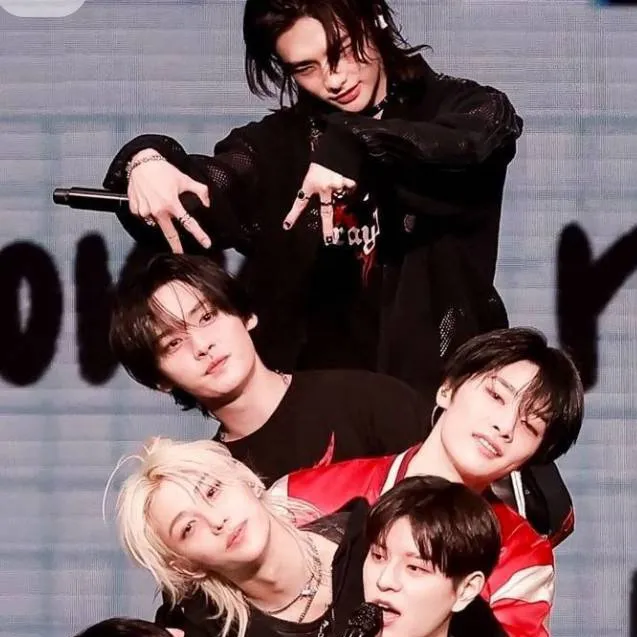 chat with ai character: stray kids 