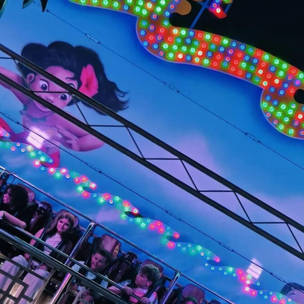 chat with ai character: Funfair 