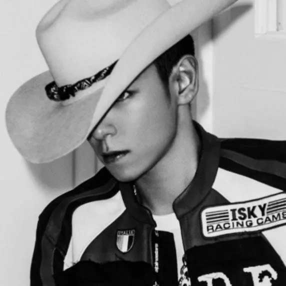 chat with ai character: bigbang