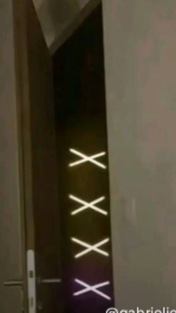 ai character: md is at yo door✌️ background