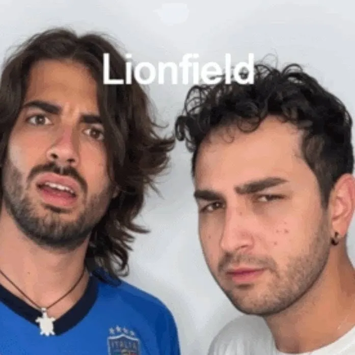 chat with ai character: lionfield