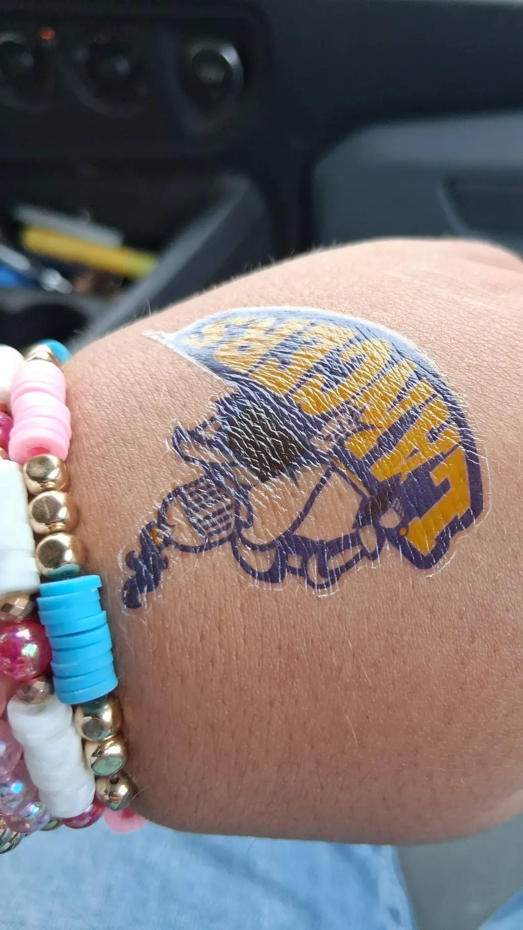 ai character: aphmau x sonic background