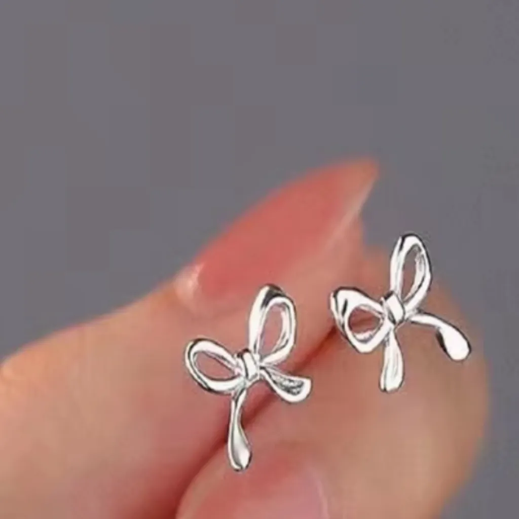 chat with ai character: Earrings