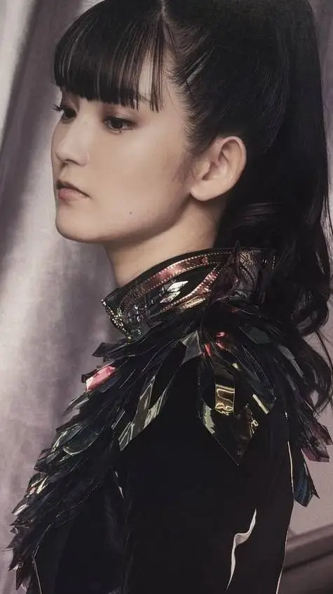 ai character: Suzuka nakamoto  background